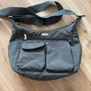 Baggallini crossbody bag gray nylon Guc
